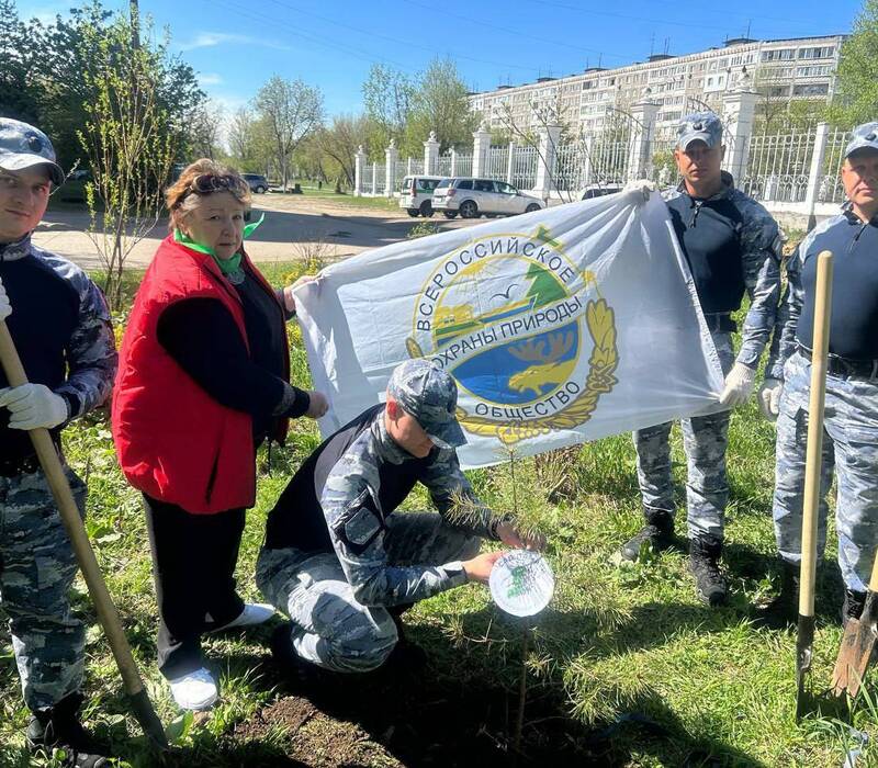 Сотрудники ГУФССП России по Нижегородской области высадили деревья в память о героях ВОВ