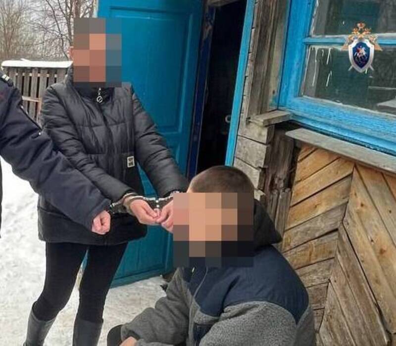 Вчетвером избивали одну и снимали на видео