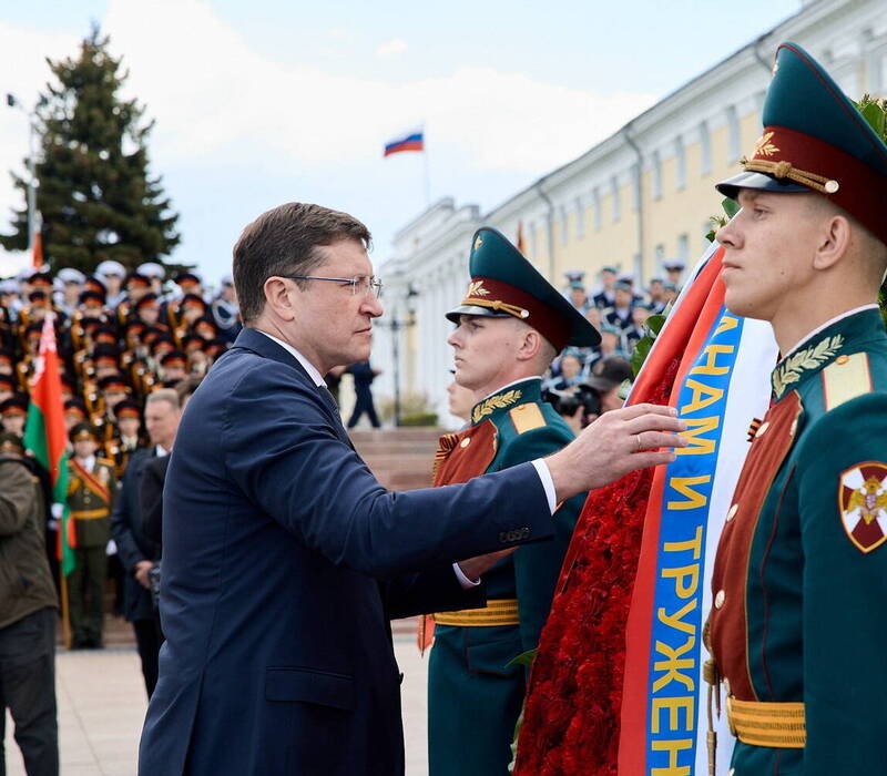 Глеб Никитин в День Победы возложил цветы к Вечному огню в Нижегородском кремле