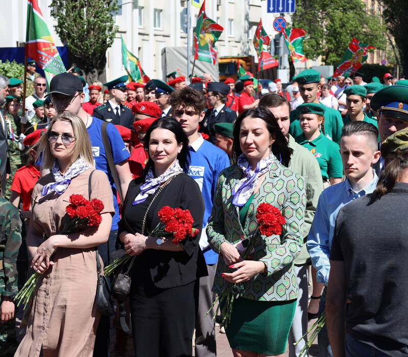 На страже рубежей страны: нижегородцы возложили цветы в честь Дня пограничника
