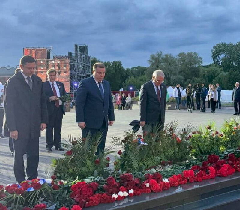Евгений Люлин почтил память героев Великой Отечественной войны в Республике Беларусь