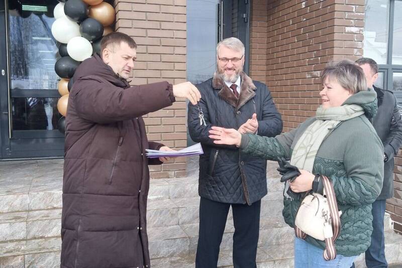 В Володарске вручили ключи от новых квартир сотрудникам импортозамещающего предприятия в рамках госпрограммы КРСТ