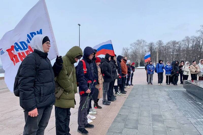 В преддверии Дня защитника Отечества «Молодая Гвардия» провела торжественное мероприятие у Вечного огня в Нижегородском кремле