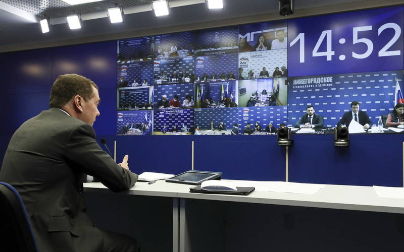 Глеб Никитин представил Дмитрию Медведеву региональные меры по поддержке медиков и волонтеров 