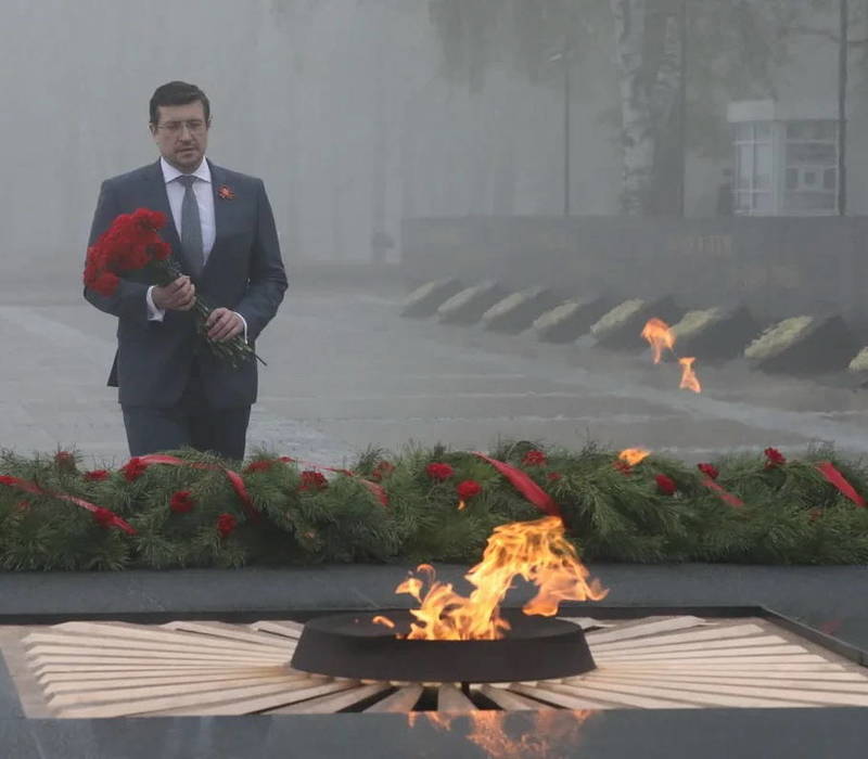 Возло. 9 Мая 2020 вечный огонь. В Нижегородской области зажгли вечный огонь 2021. Вечный огонь в Сокольском Нижегородской области. Вечный огонь Нижегородской области с людьми.