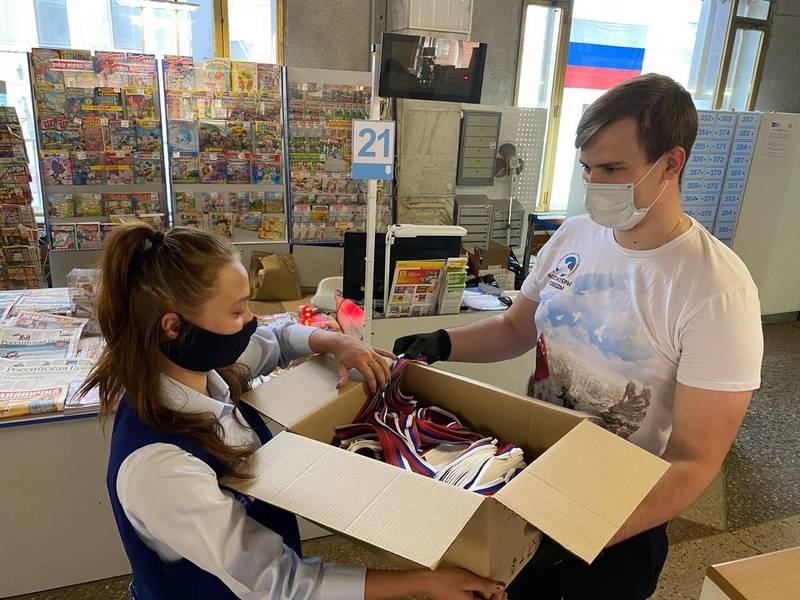 Более 2 тысяч ленточек-триколор раздали нижегородцам на Главпочтамте