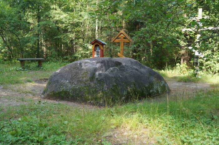 Чьи в лесу... камни? Смотри, грызи, а тащить не моги