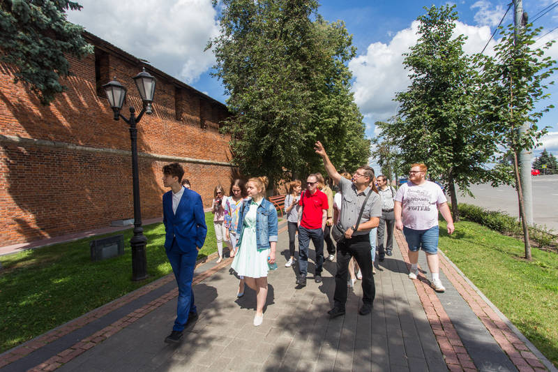 Для волонтеров организовали экскурсию по Нижегородскому кремлю