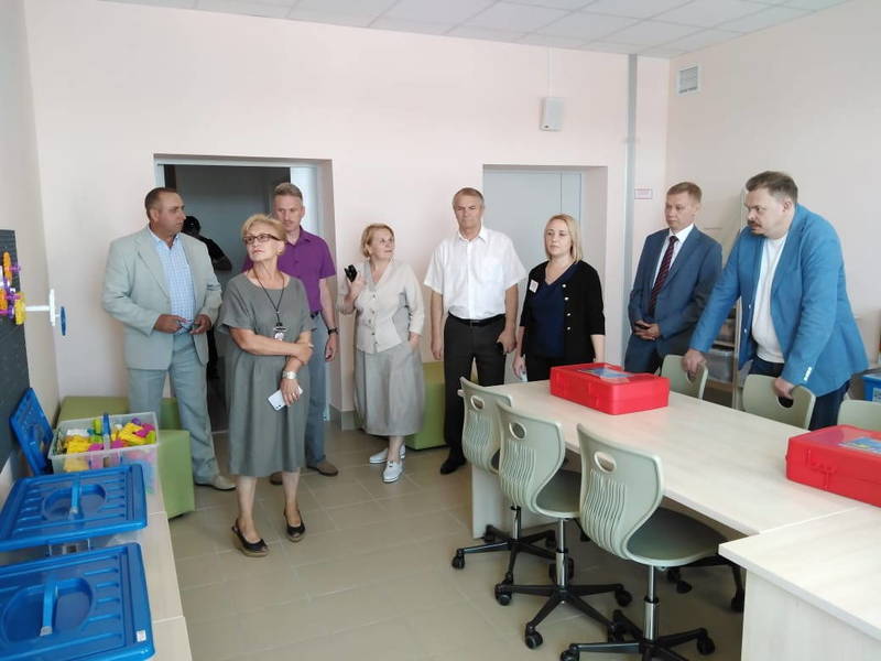 Наталья Назарова посетила новую школу и объекты благоустройства в Богородске