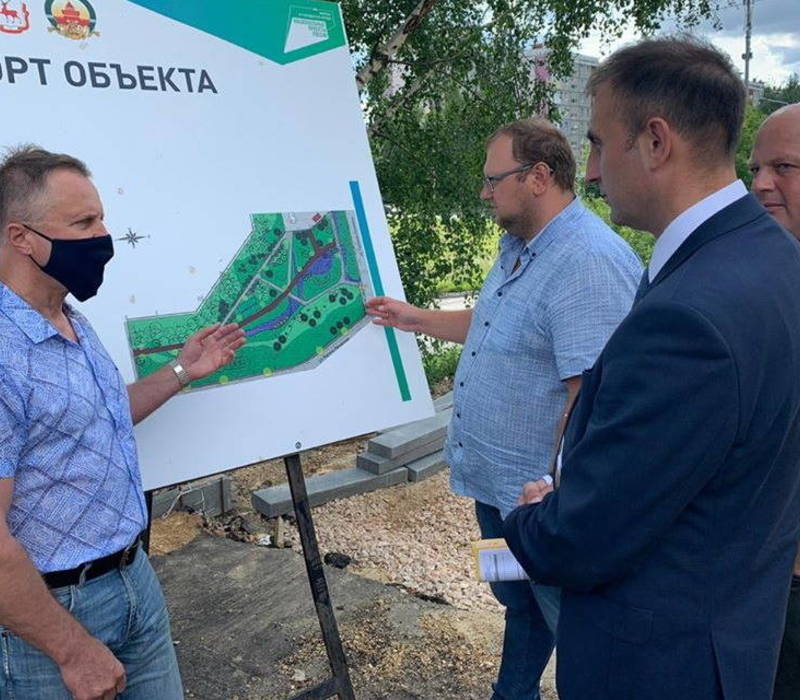 Андрей Тарасов проверил качество и сроки выполнения благоустройства двух территорий в Верхних Печёрах