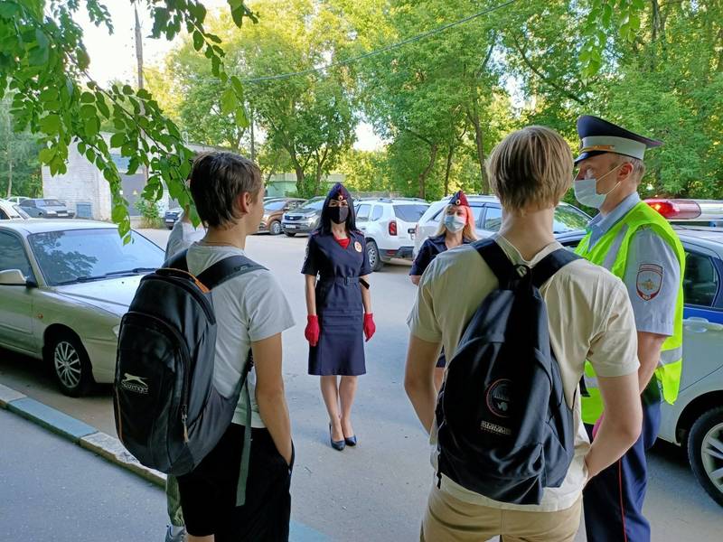 В Нижнем Новгороде сотрудники ГИБДД напоминают юным велосипедистам о безопасном вождении 