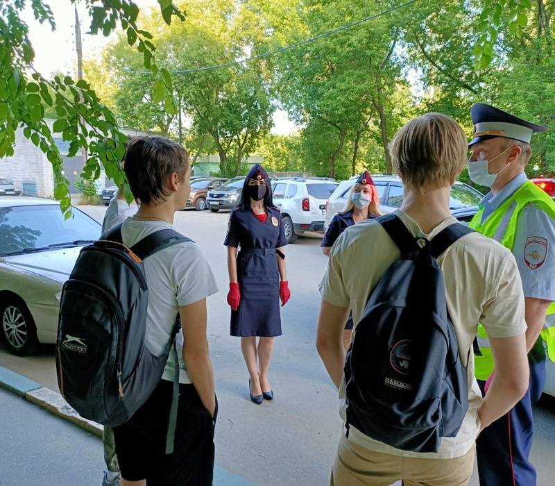 В Нижнем Новгороде сотрудники ГИБДД напоминают юным велосипедистам о безопасном вождении 