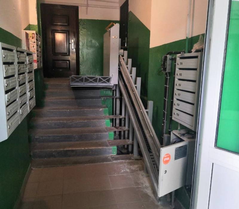 В Дзержинске продолжаются работы по установке подъемников для людей с ограниченными возможностями здоровья