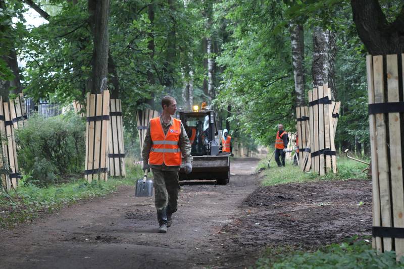 В парке «Швейцария» работа по реконструкции в самом разгаре