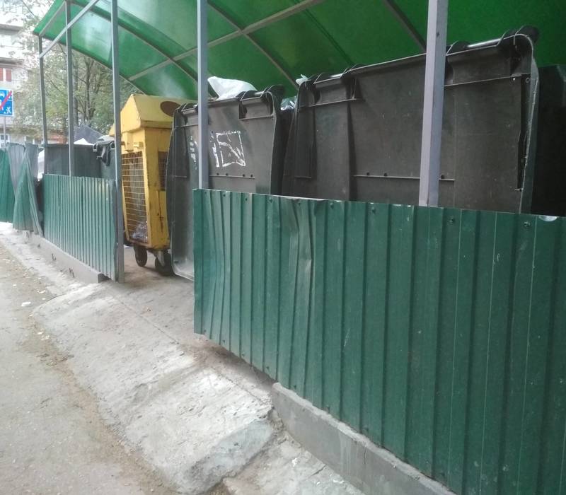 К мусорным контейнерам не подобраться