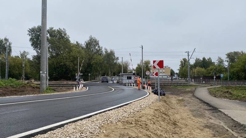 Дорогу и временный железнодорожный переезд открыли на ул. Новосоветской в Нижнем Новгороде