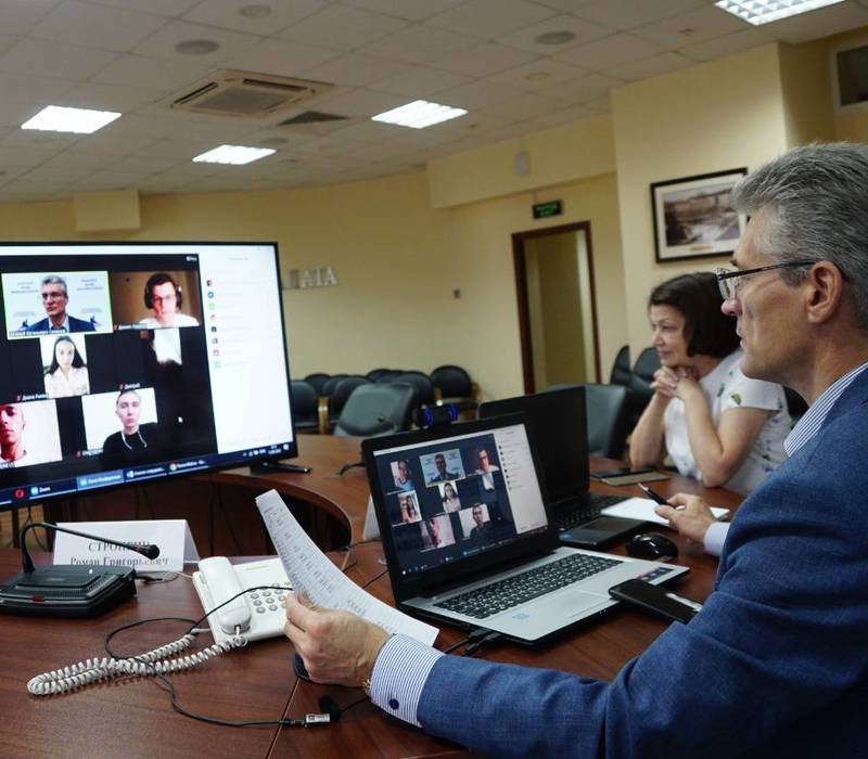 Первые сеансы видеосвязи с общественными наблюдателями провел ситуационный центр Общественной палаты Нижегородской области