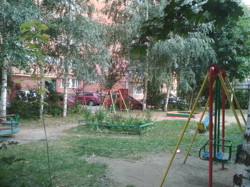 Жители трех многоэтажек не могут оформить земельный участок в собственность