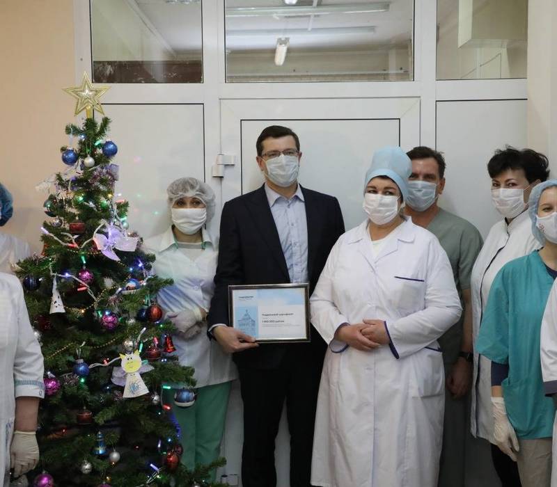 Глеб Никитин вручил Павловской ЦРБ сертификат на 1,95 млн рублей на приобретение медицинской техники