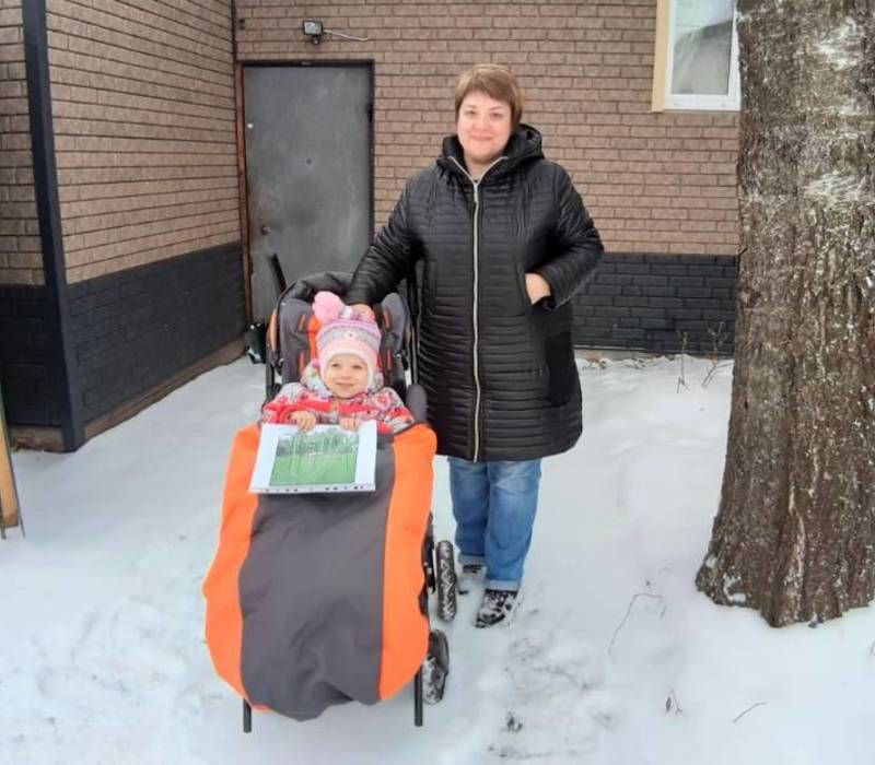Дмитрий Сватковский подарил уличный спортивный комплекс четырехлетней девочке из Павловского района 