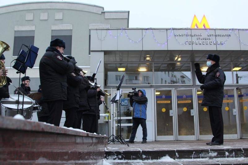 Оркестр полицейского главка поздравляет нижегородцев с наступающим новым годом