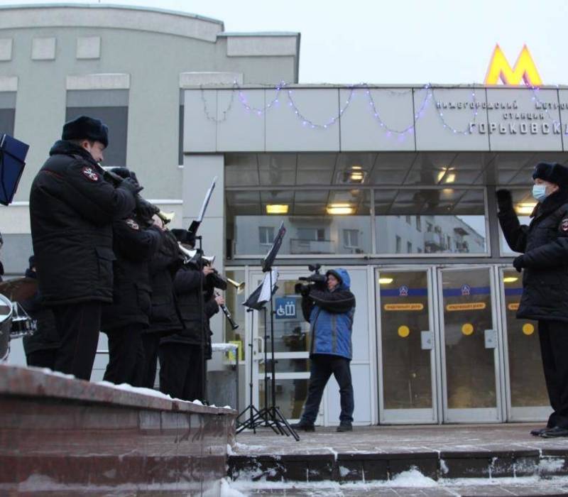 Оркестр полицейского главка поздравляет нижегородцев с наступающим новым годом