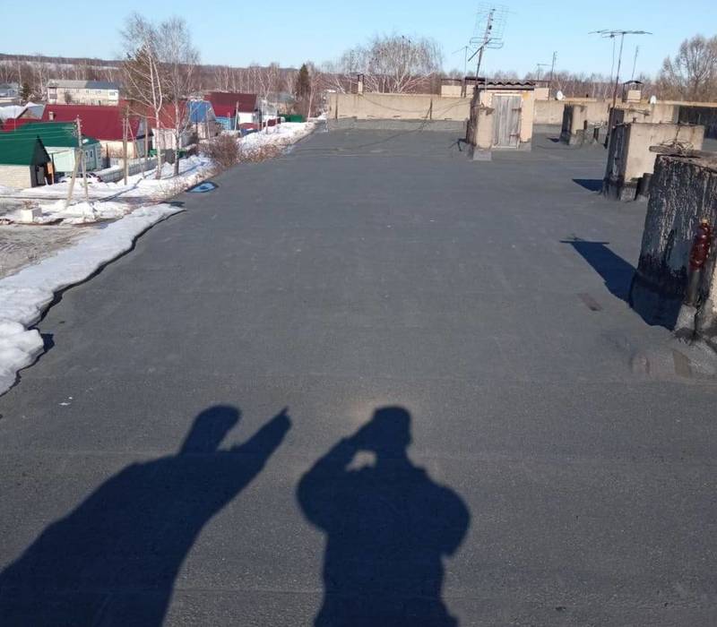 Инспекторы ГЖИ помогли жителям дома в Бутурлинерешить проблему протекающей крыши