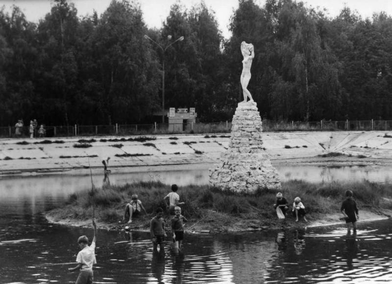 Где стояла Афродита?