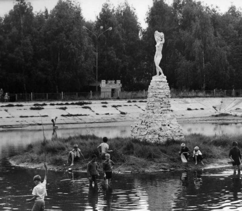 Где стояла Афродита?