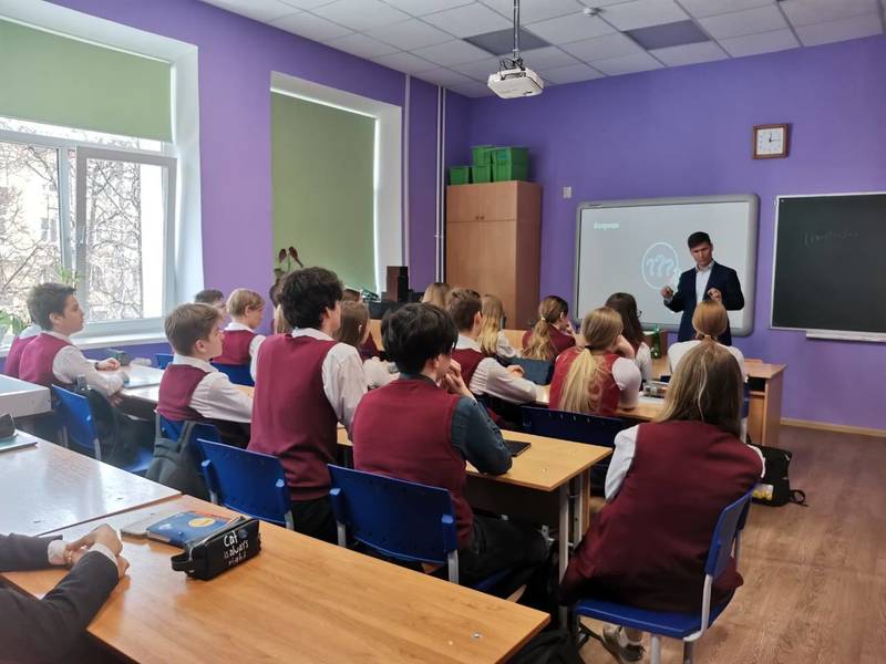Нижегородским школьникам рассказали о современном «Цифровом производстве» в рамках всероссийской акции «Урок цифры»