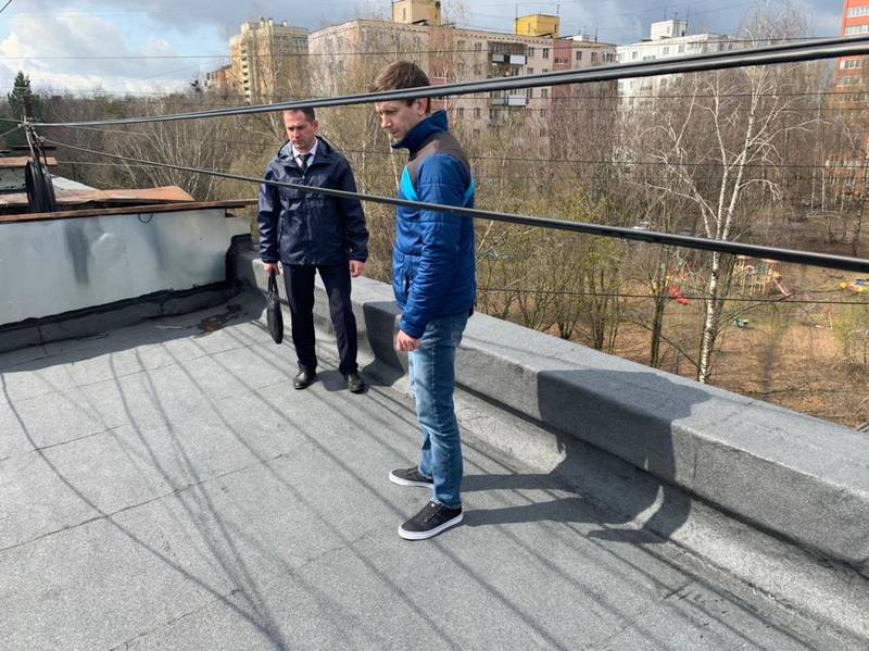 Инспекторы ГЖИ помогли жильцам дома в Приокском районе решить проблему протекающей крыши