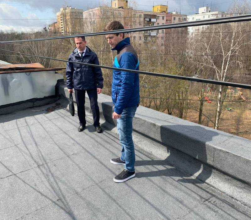 Инспекторы ГЖИ помогли жильцам дома в Приокском районе решить проблему протекающей крыши