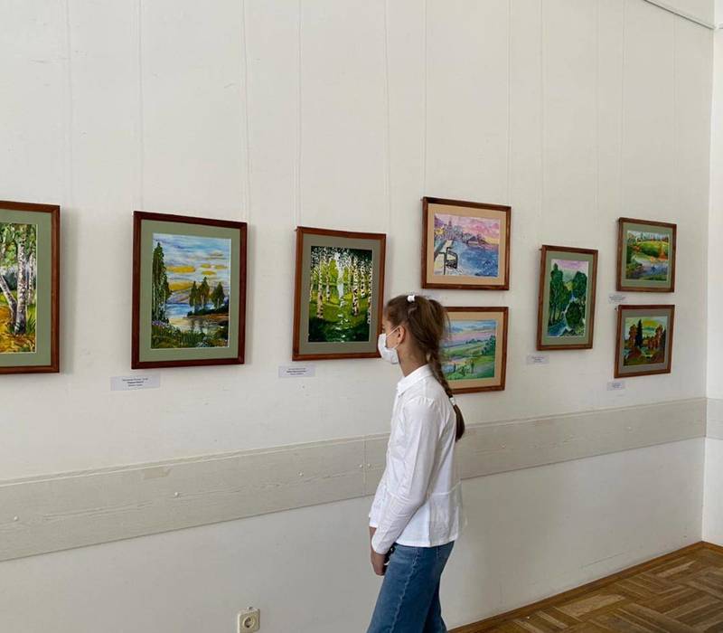 В Нижегородском выставочном комплексе открылась выставка детского рисунка«Пейзажи родного края»