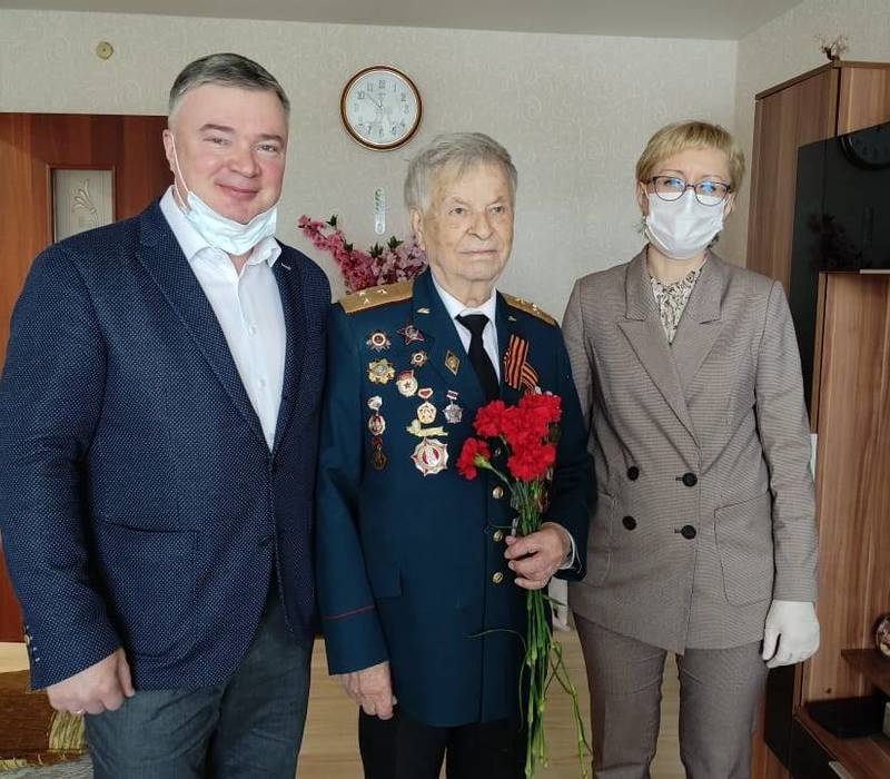 Артем Кавинов: «В эти весенние дни не забудьте поблагодарить ветеранов за трудовой и победный май»