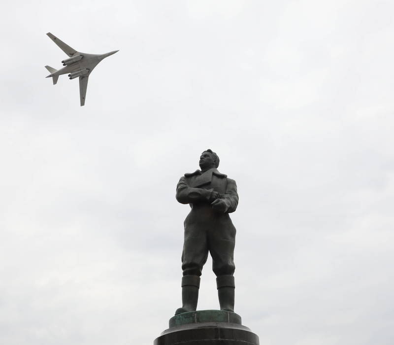 Ту-160 «Валерий Чкалов» совершил символический пролет в День Победы 