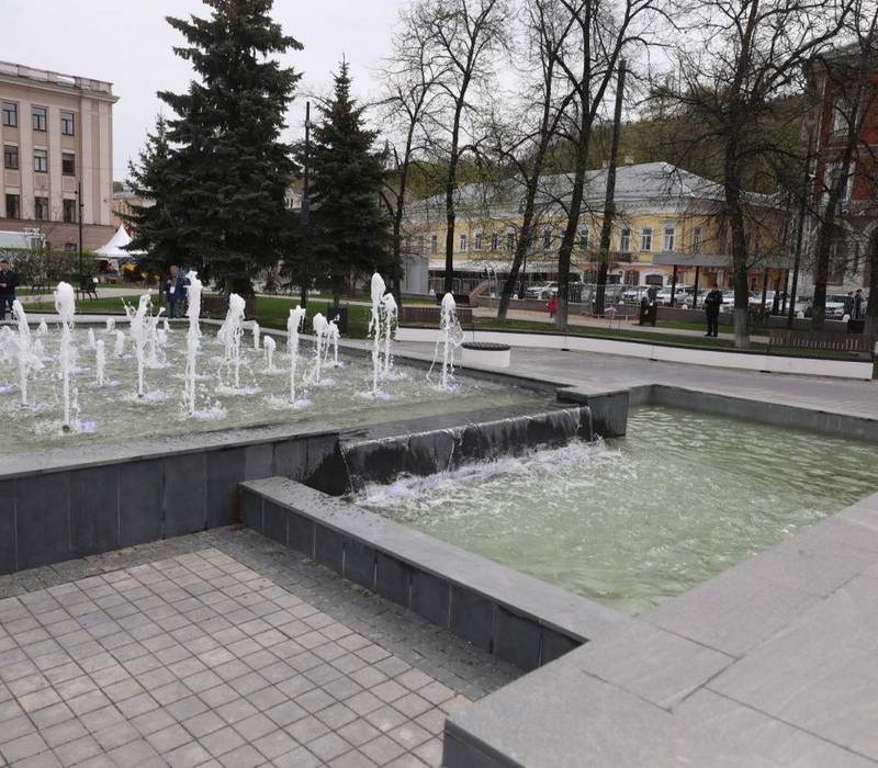 Музыкальный фонтан на площади Маркина открыли после реконструкции 