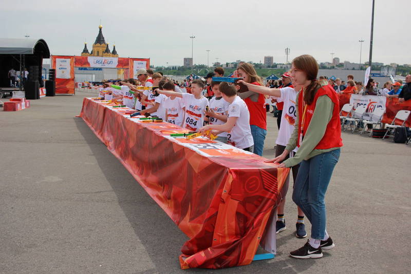 Более 500 участников вышли на старт Всемирного городского тура по лазер-рану в Нижнем Новгороде 