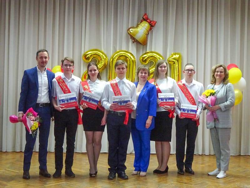Давид Мелик-Гусейнов поздравил выпускников школы-интерната для слепых и слабовидящих детей с окончанием учебного года