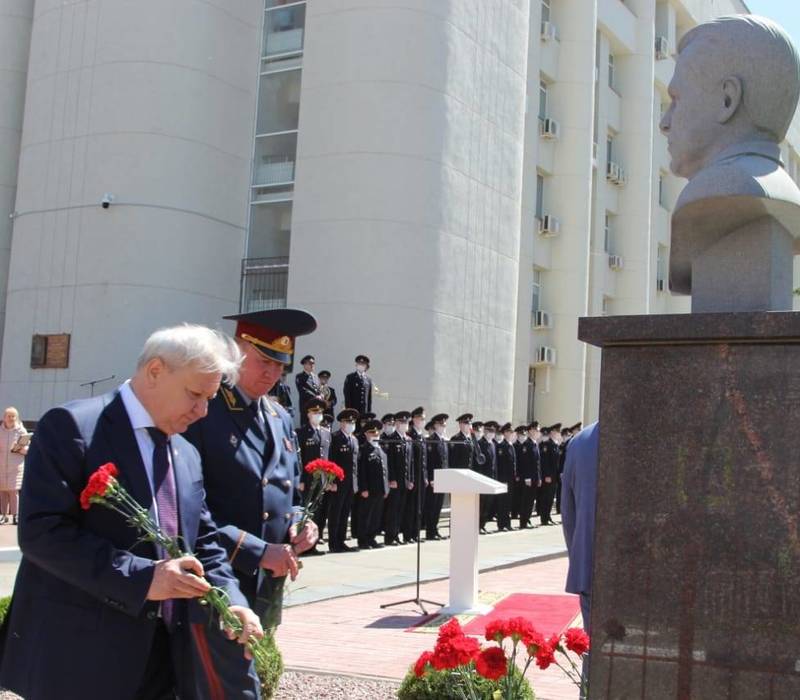 Дмитрий Краснов принял участие в открытии памятного мемориала в честь Юрия Усачева