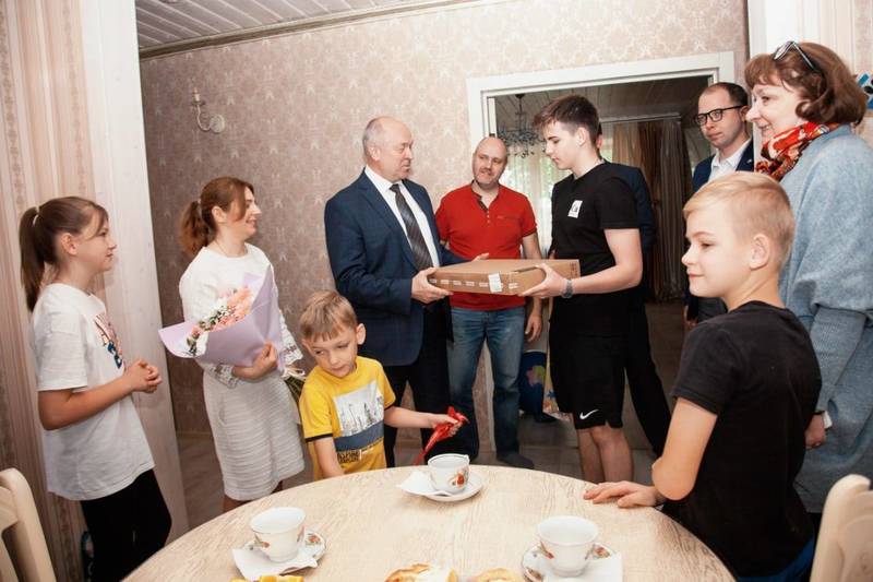 Евгений Лебедев поздравил многодетную семью из Арзамасского района с Днем защиты детей