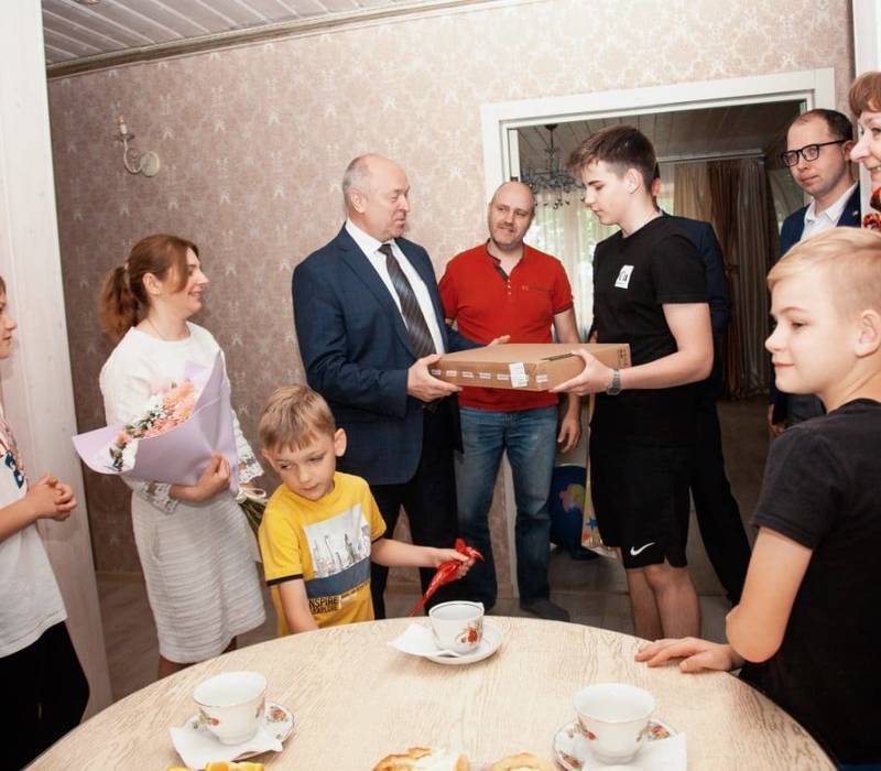 Евгений Лебедев поздравил многодетную семью из Арзамасского района с Днем защиты детей