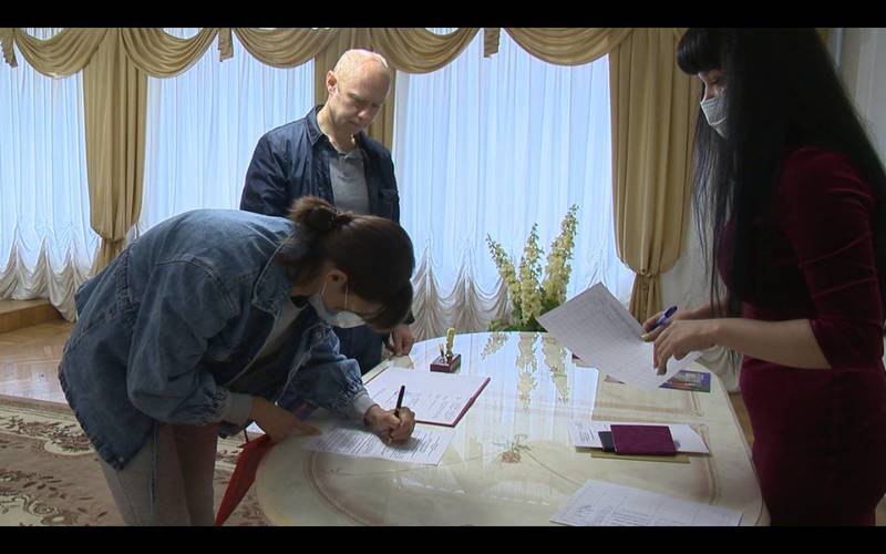 В День защиты детей 100 семей получили медали «Родившемуся в Нижегородской области»