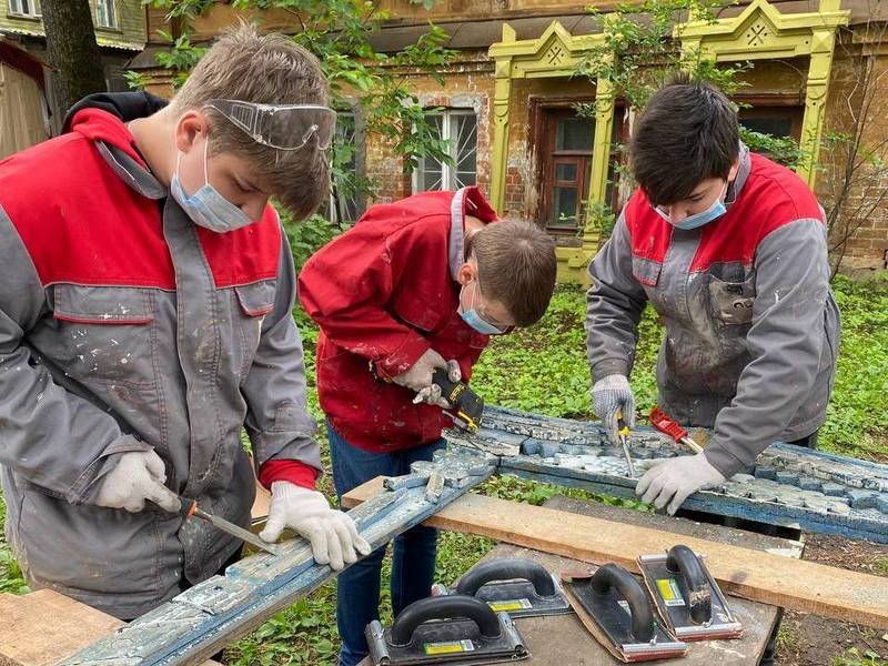 Нижегородские школьники помогают восстанавливать исторические дома в ходе фестиваля «Том Сойер Фест»