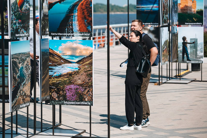 Фотовыставка «800 чудес России» проходит на Нижневолжской набережной до 27 июня 