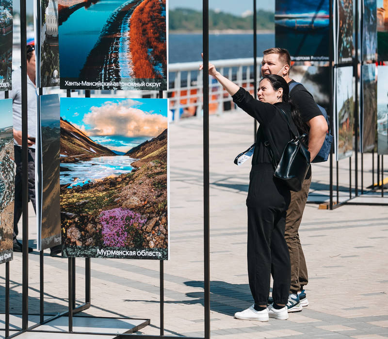 Фотовыставка «800 чудес России» проходит на Нижневолжской набережной до 27 июня 