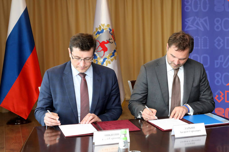 Глеб Никитин и генеральный директор компании «Ингосстрах» Андрей Ларкин  подписали соглашение о сотрудничестве 
