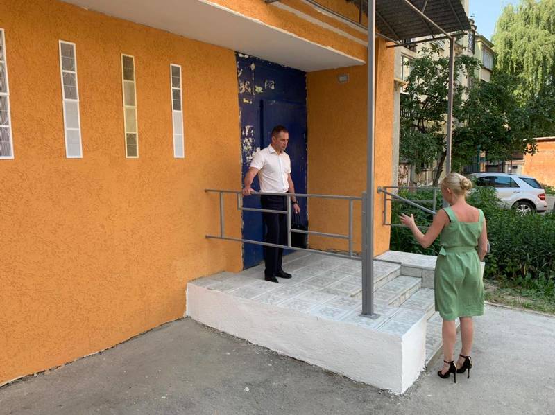 Аварийные ступени у подъезда на улице Воровского в Нижнем Новгороде отремонтировали после жалоб жителей в ГЖИ