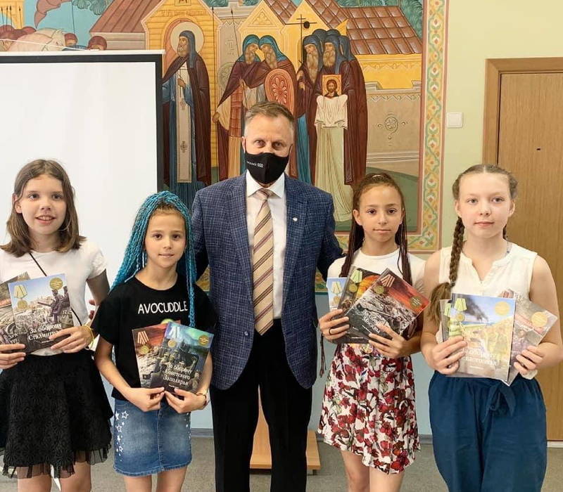 Андрей Тарасов провел патриотическую акцию «Помню, знаю и горжусь!»