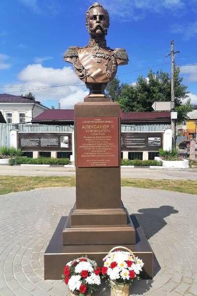 В Городце торжественно открыли бюст императора Александра II 