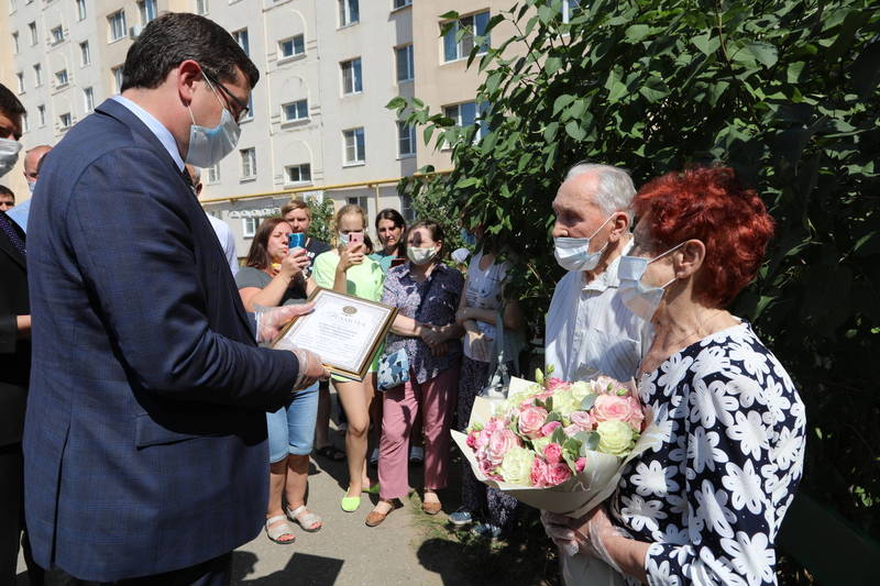 Глеб Никитин поздравил с Днем семьи, любви и верности супружескую пару Васягиных